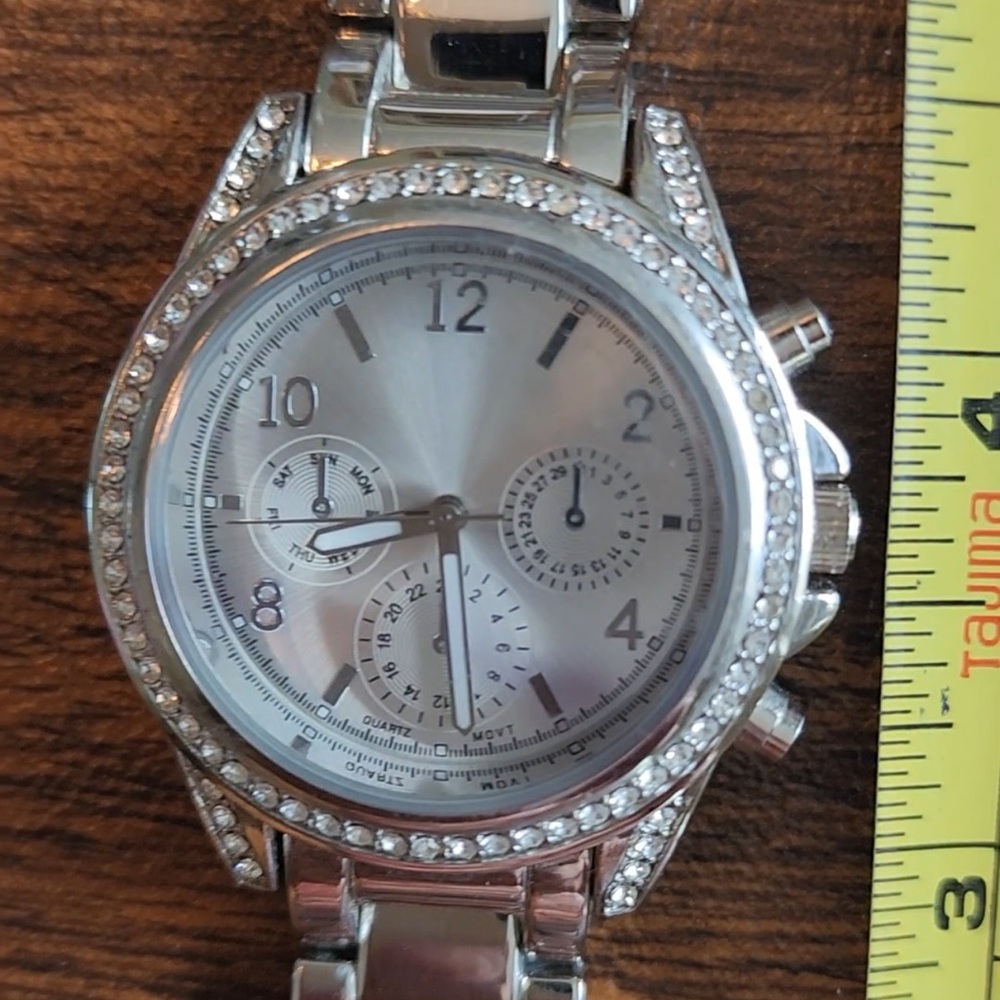 Silver Rhinestone Bezel Chronograph-Style Quartz Watch – Stainless Steel Band